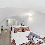 Sunup Lux Vila Oia